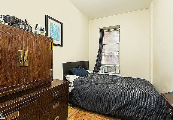 4th image of 231 Thompson St APT 2