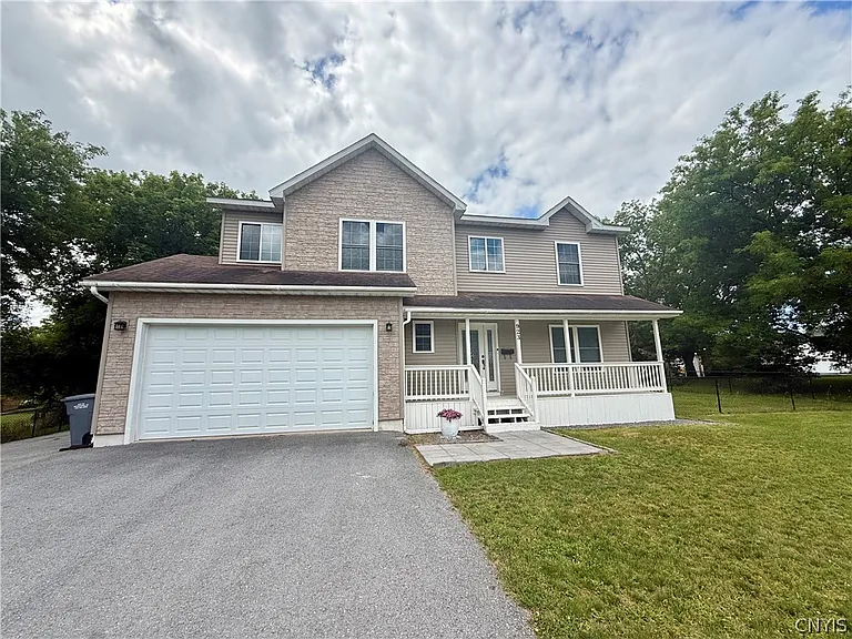 923 Emmett St — Photo 1