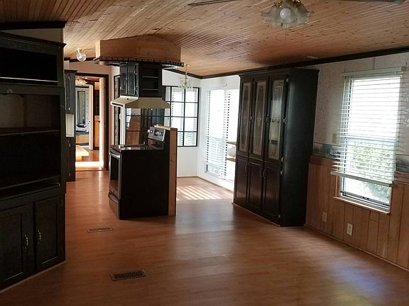 5th image of 72 Aurora Ln