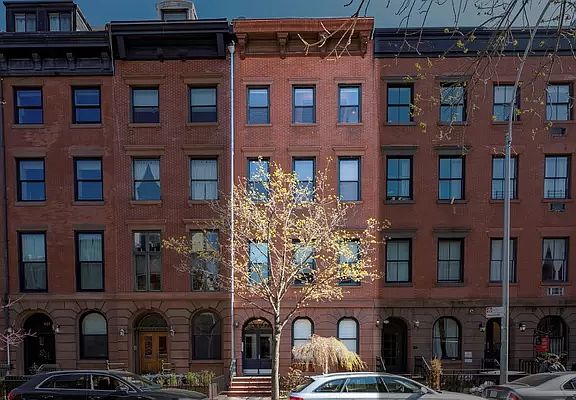 3rd image of 417 W 22nd St