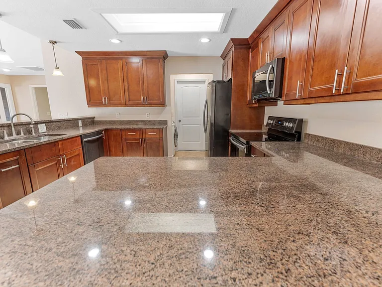 13721 Lazy Oak Dr — Photo 9