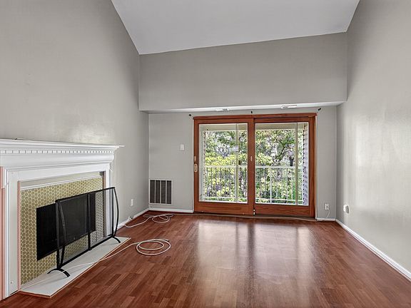 3rd image of 15 Pickering Ct #201-1