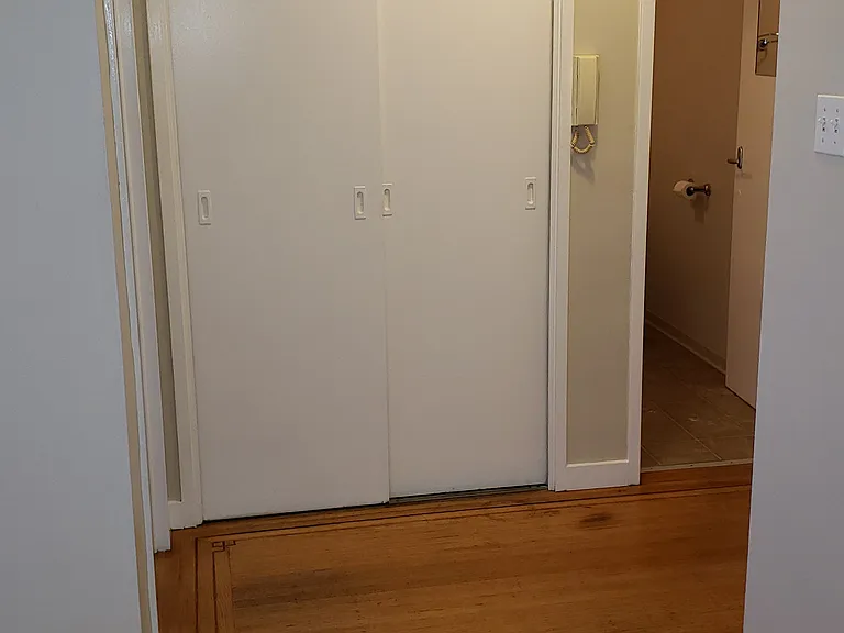 321 Agnes St — Photo 24