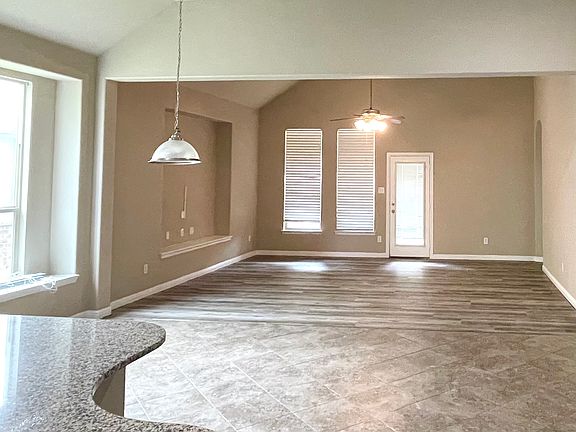 3rd image of 1512 Nightingale Dr