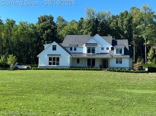 1500 Buttercup Trl, Milford, MI 48381