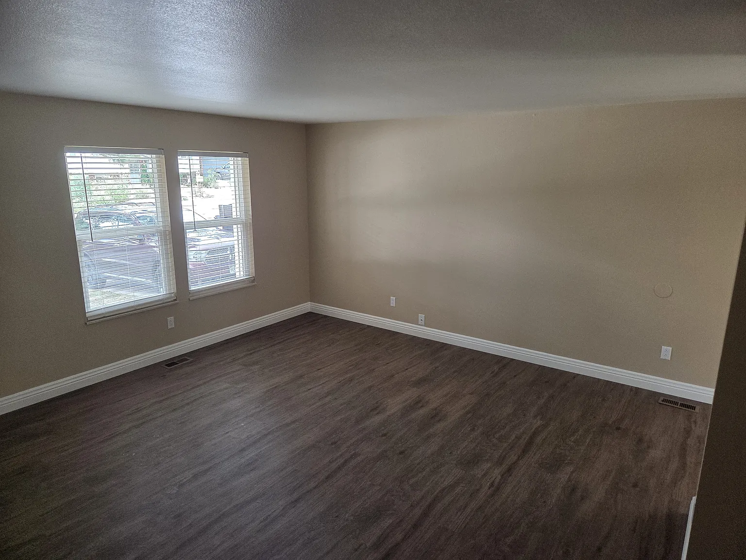4 bed, 1984 sqft, $2,600 — Photo 4