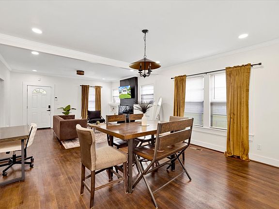 +Dining for 4
+Work station
+50 inch TV in the living room