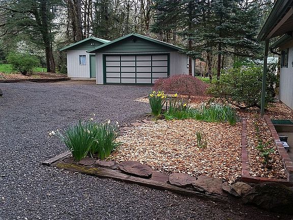 3rd image of 1024 NW Alder Creek Dr
