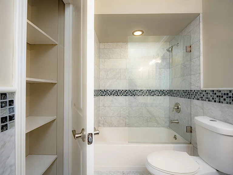Palmetto at Tiburon View 1 Bed, 1 Bath Bathroom Palmetto at Tiburon View 1 Bed, 1 Bath Bathroom