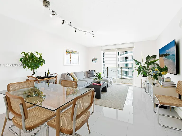 2101 Brickell Ave #1909 — Photo 4