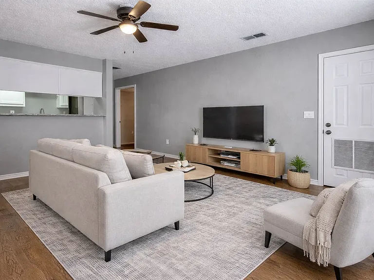 1005 N Austin St #3 — Photo 3