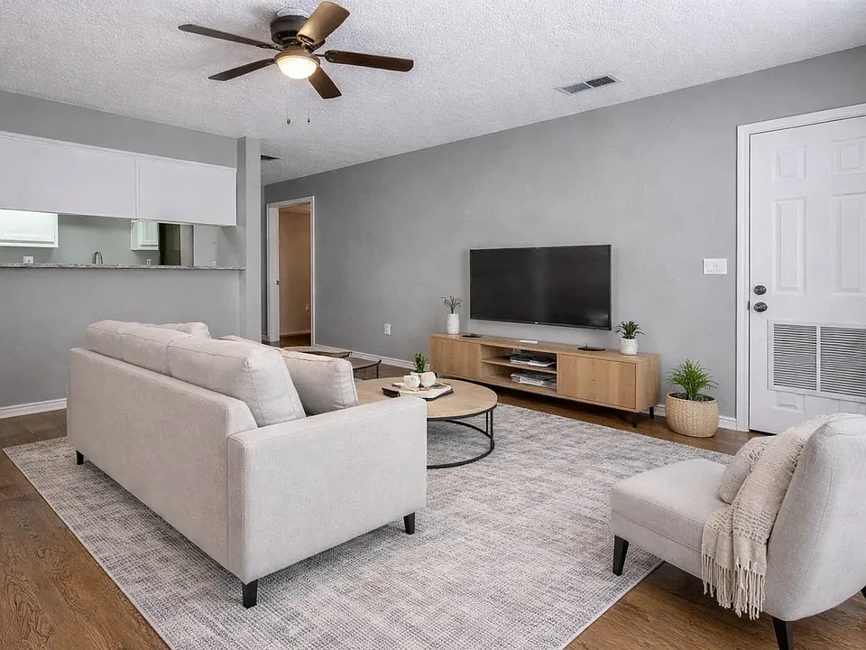 1005 N Austin St #3