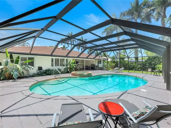 725 Old Trail Dr, Naples, FL 34103