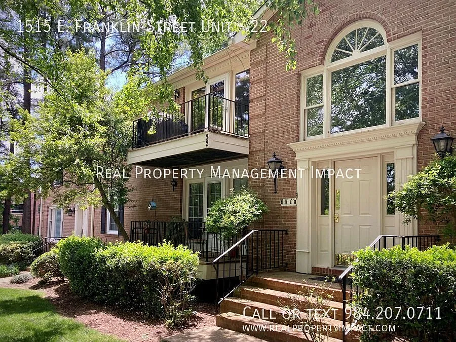 Convenient 2-bedroom 2-bath condo off E. Franklin St minutes to UNC-Chapel Hill — Photo 3