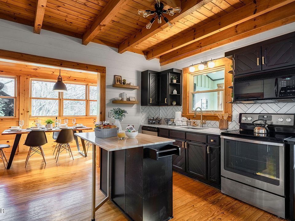 13th image of 1008 Walini Way