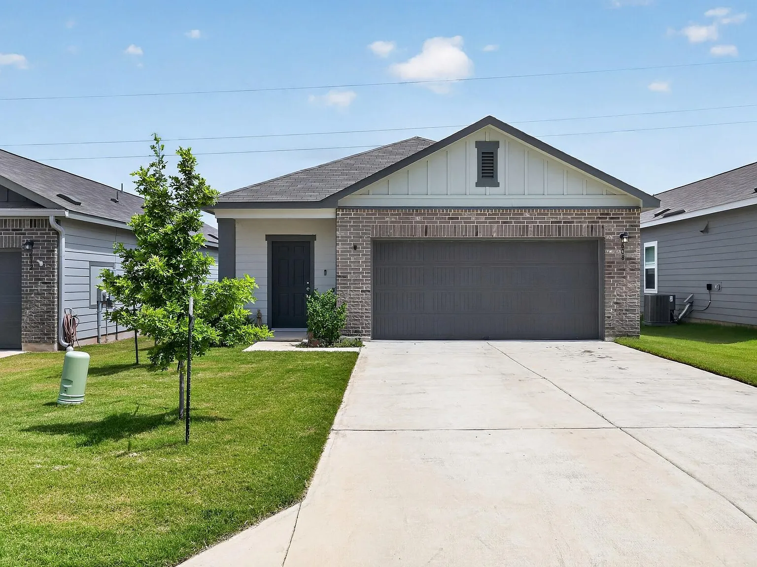 3 bed, 2.0 bath, 1401 sqft, $1,775 — Photo 1