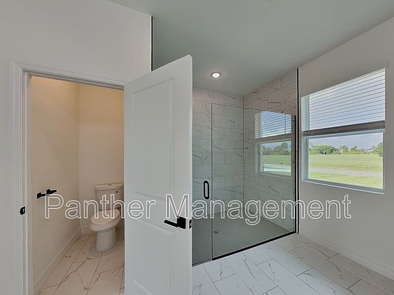 2nd image of 1422 NE 33rd Ln