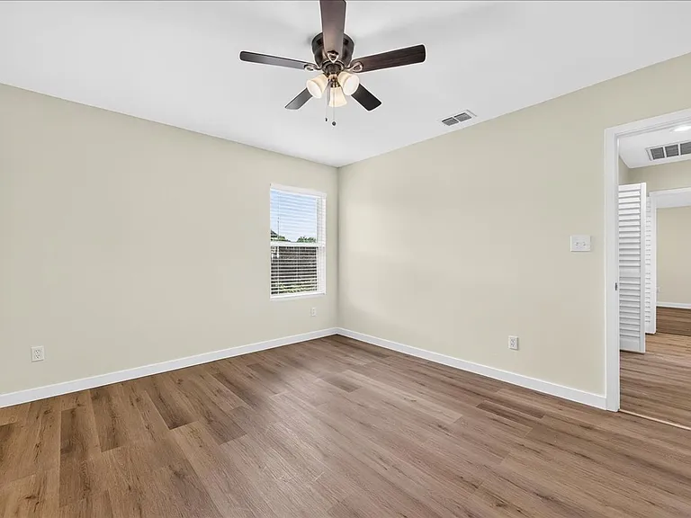 1154 Florida Ave — Photo 28
