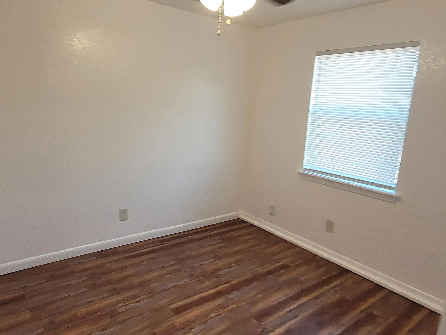 3 bed, 1000 sqft, $1,200 — Photo 4