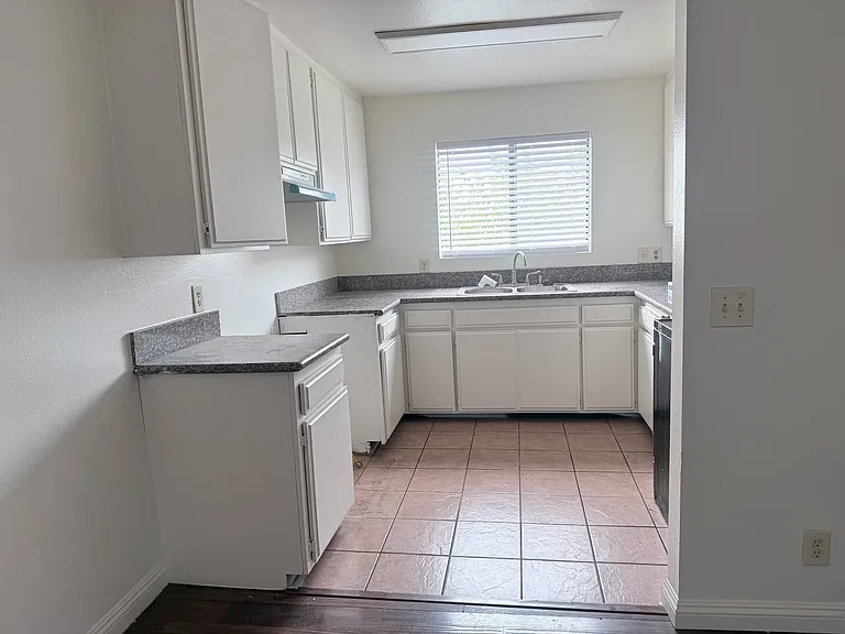 1218 W Sunset Blvd #202 — Photo 3