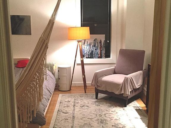 3rd image of 425 E 51st St APT 1D