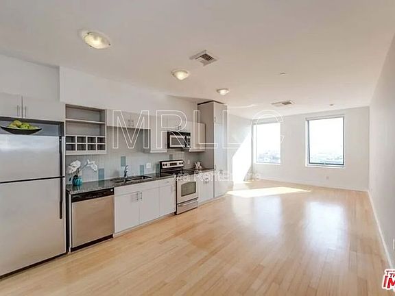 2nd image of 3810 Wilshire Blvd APT 1011