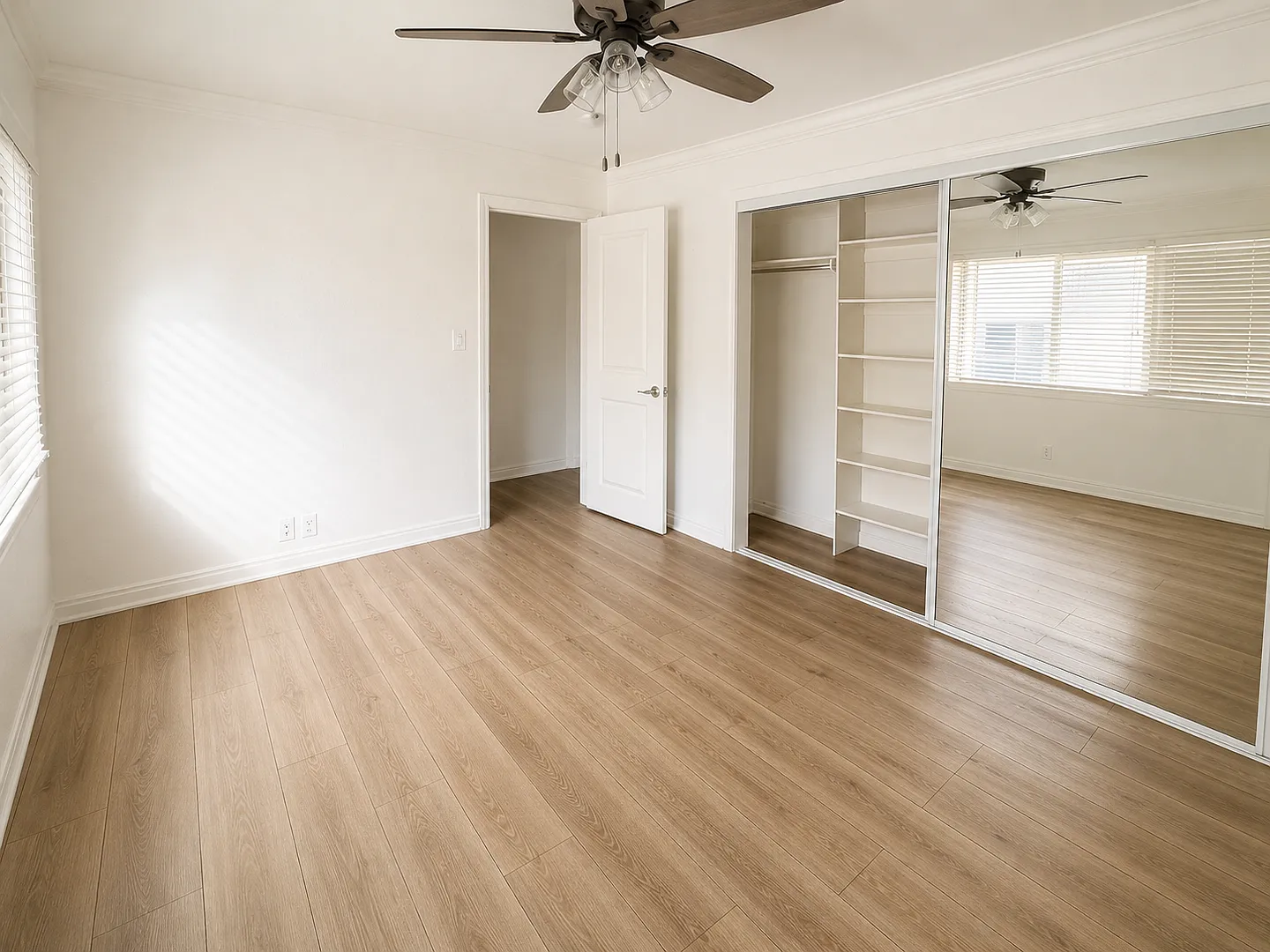 313 Avenue H — Photo 2