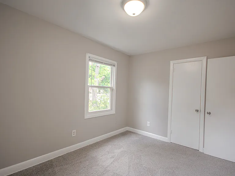 910 Roger St — Photo 23