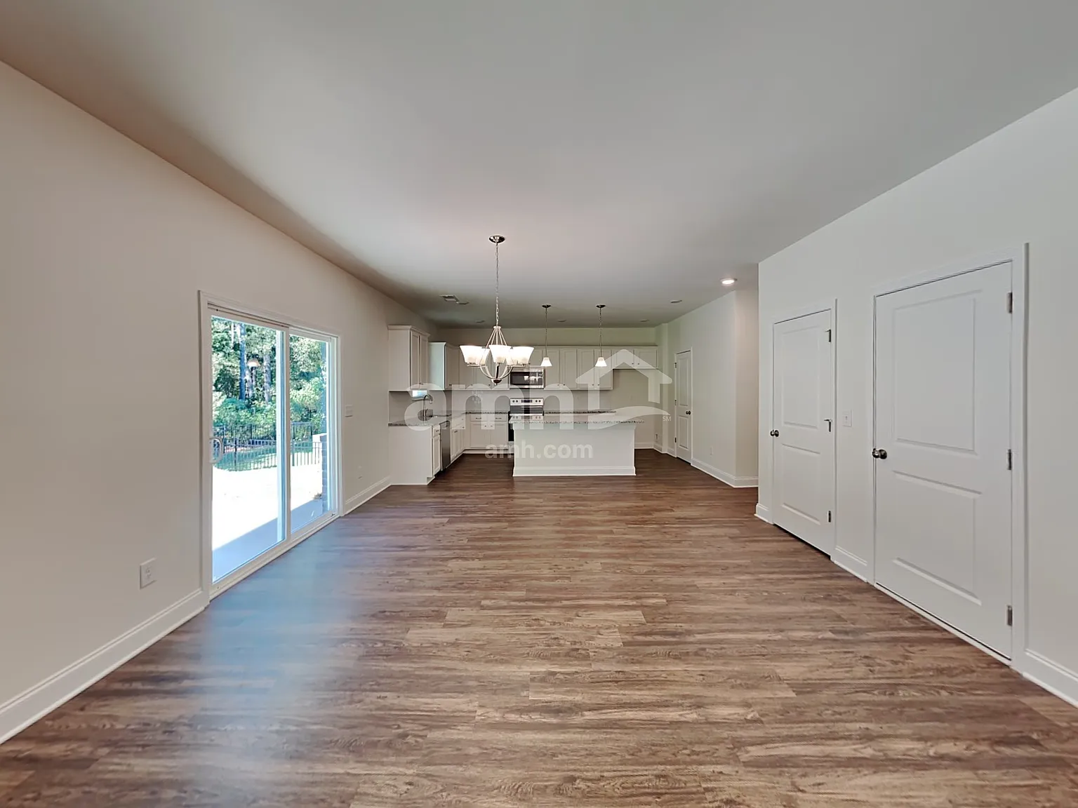 4 bed, 2.5 bath, 2449 sqft, $2,525 — Photo 4