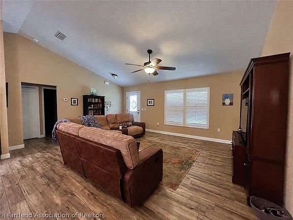 4th image of 2218 Pleasant Dr