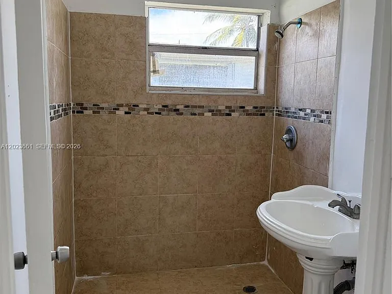 3810 SW 25th St — Photo 4
