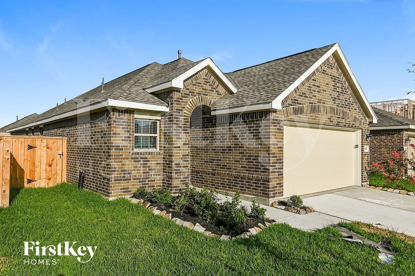 3 bed, 2.0 bath, 1682 sqft, $1,715 — Photo 2