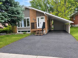 10 Golfhaven Dr #LWR, Toronto, ON M1G2C9