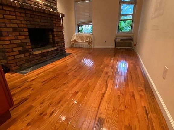 4th image of 244 E 33rd St #3C