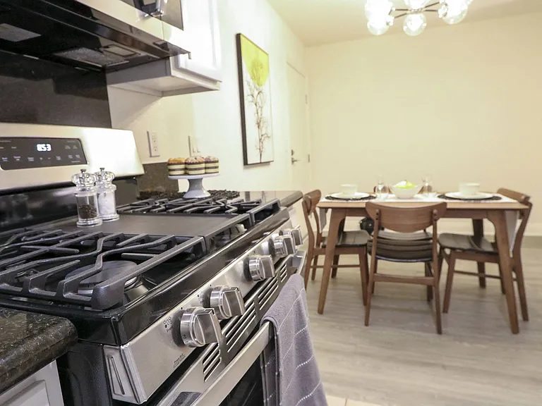 Westwood Riviera Apartments — Photo 49
