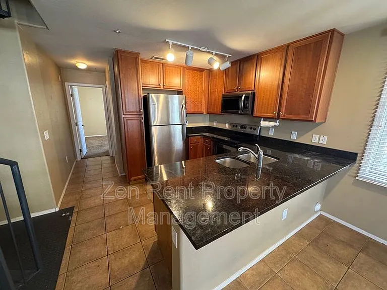 4062 E Windsor Dr — Photo 6