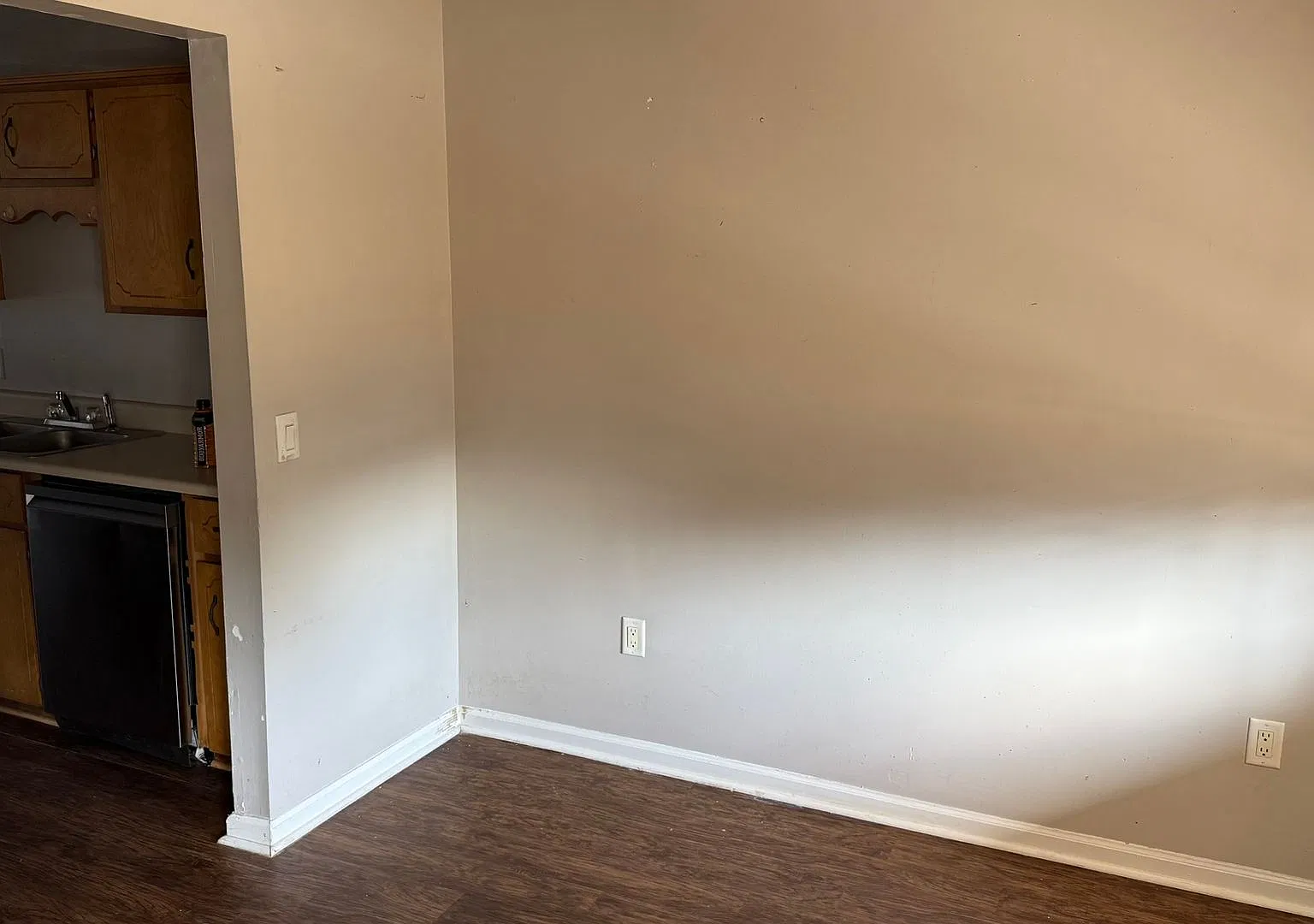 Spacious 3-bedroom, 2-bath ranch-style brick home in Heritage Estates neighborhood — Photo 4