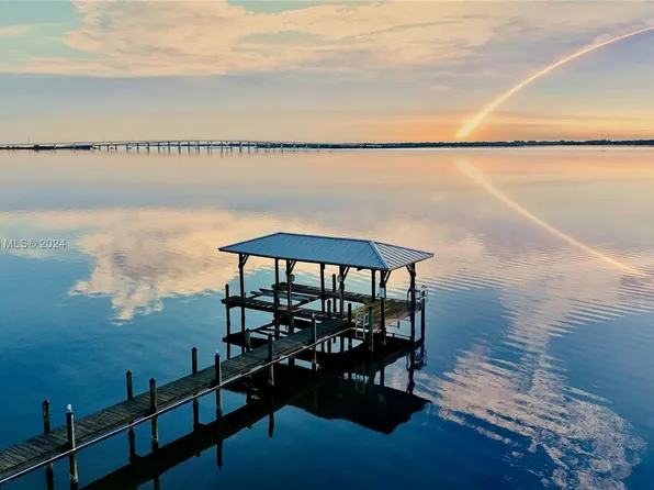 1613 N Indian River Dr, Cocoa, FL 32922