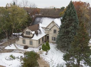 2458 Hillwood Dr E, Maplewood, MN 55119