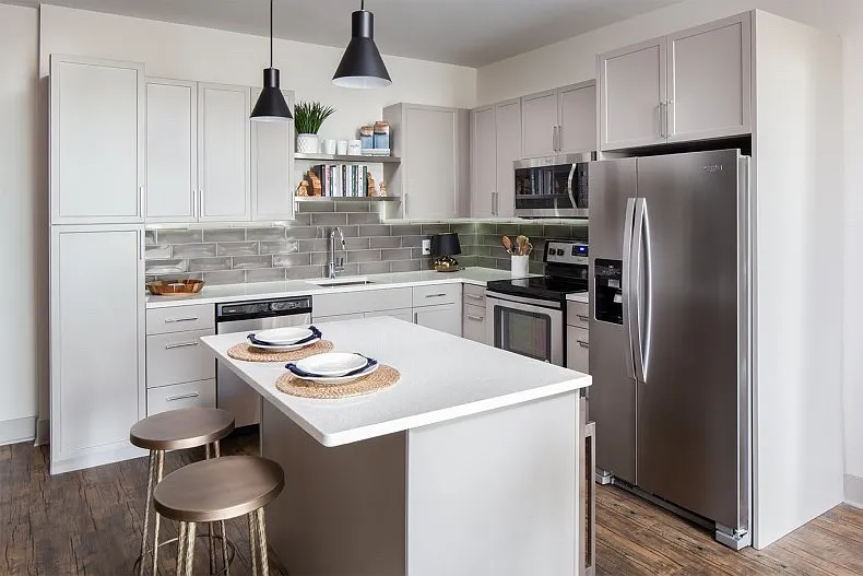 1 bed, 714 sqft, $2,470 — Photo 2