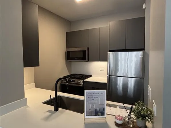 250 West 50th Street image 1 of 7