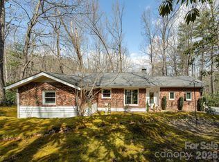 54 Bear Rock Loop Rd, Hendersonville, NC 28739