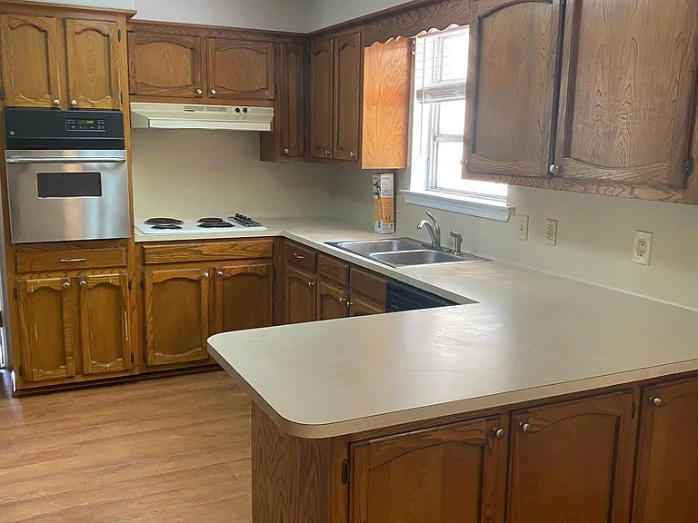 3044 Oakcrest Dr — Photo 9