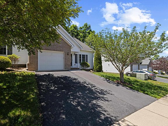 3rd image of 122 Collinswood Dr