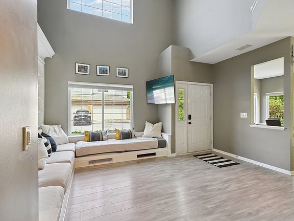 4th image of 281 Nicole Dr Unit A