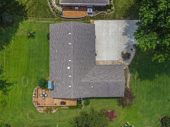 5th image of 1154 Hedge Ln