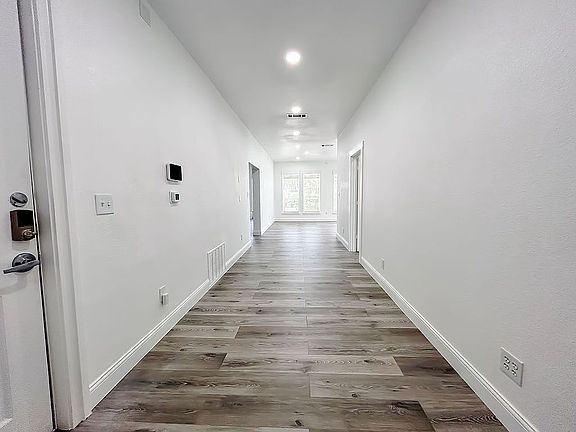 4th image of 817 W Tucker St #200