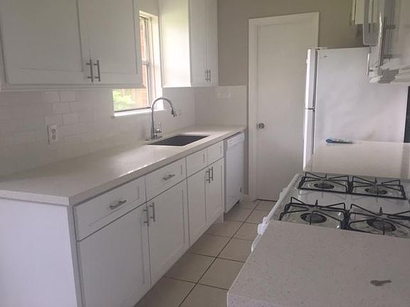 2nd image of 526 Seminole Dr