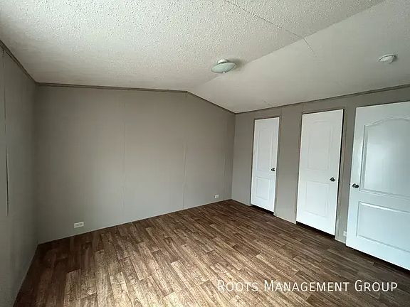 5th image of 213 Riviera Courts Dr #213