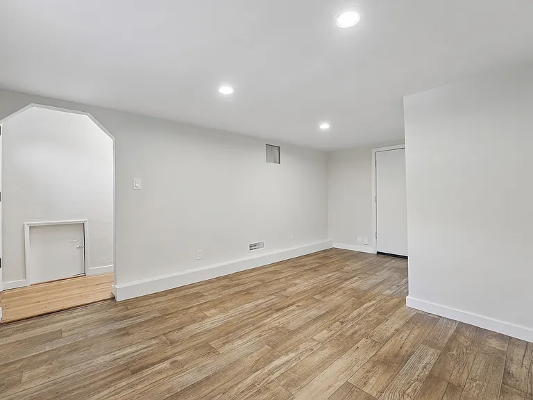 543 Liberty St — Photo 37